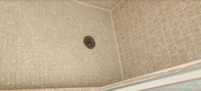 Building Photo - 1420 SE 4th Ave