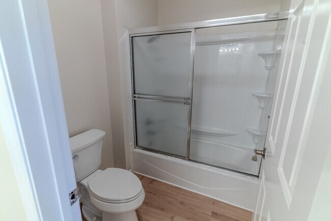 Building Photo - Beautiful 2-bedroom condo is now available...