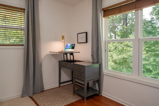 Building Photo - Mountain Lux Home - Centrally Located in Brevard! Furnished Mid- Term Rental Available from Novem...