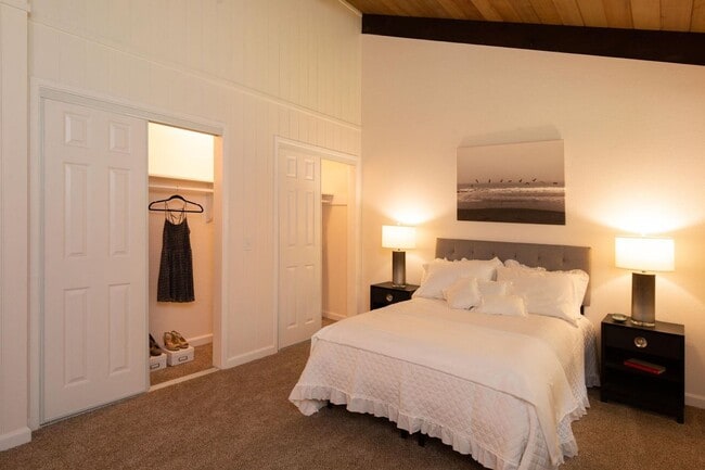 Building Photo - Modern Bayside Retreat – Renovated 3 Bed +...
