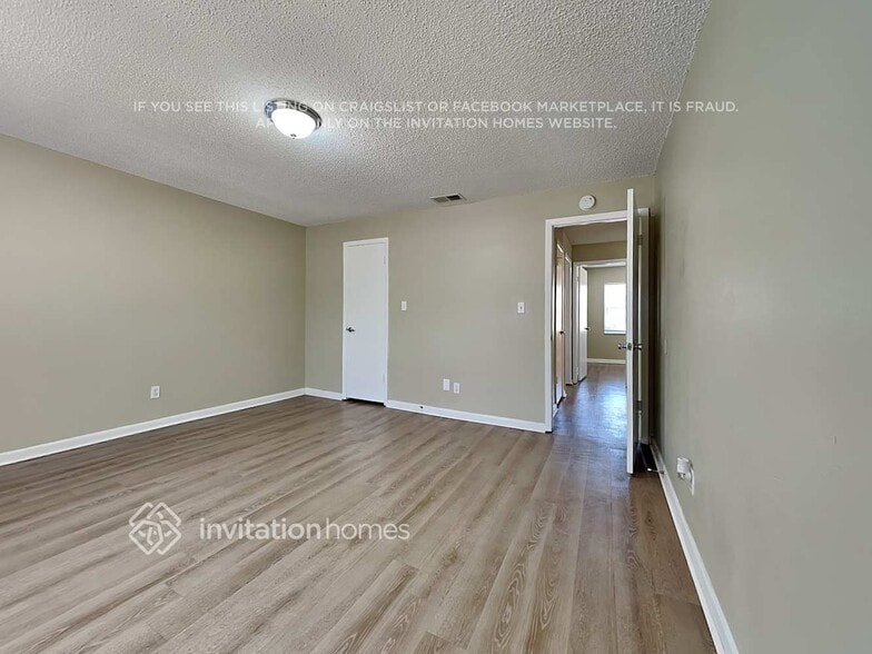 Building Photo - 3206 W Euclid Ave