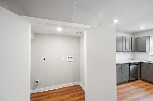 Building Photo - 6617 Bacher St