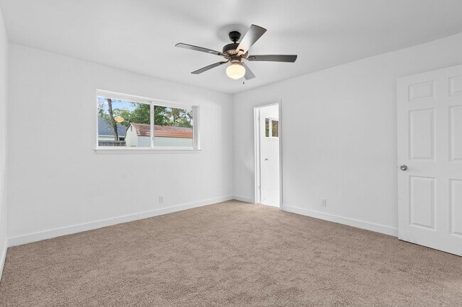 Building Photo - 18049 Martin Dr