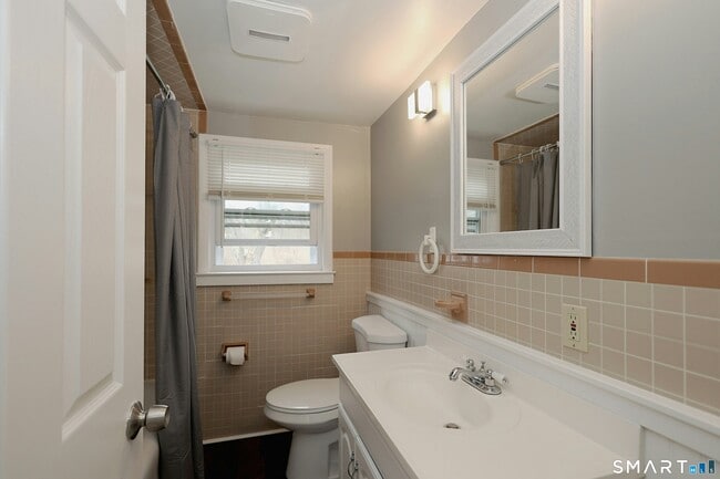 Building Photo - 121 Westport Rd