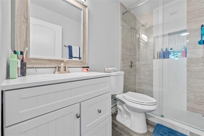 Building Photo - 4121 Eastridge Cir