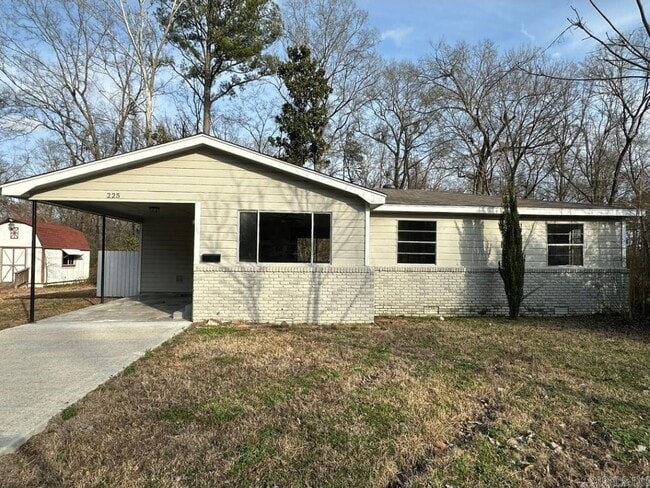 Primary Photo - 225 Laurel St