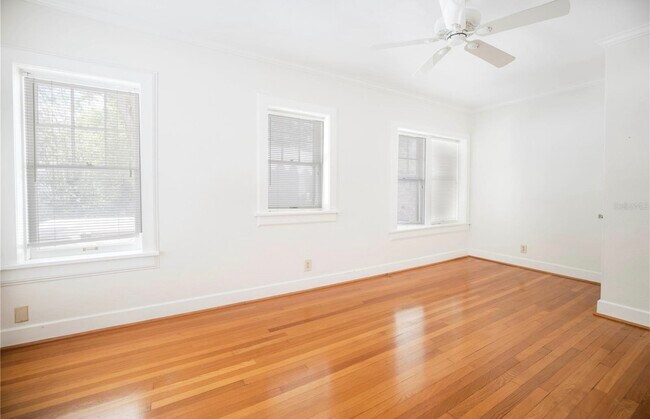 Building Photo - 955-955 39th Ave N