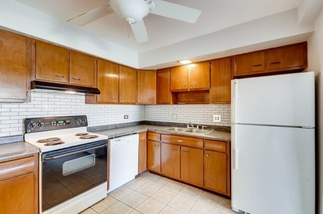 Building Photo - 2206 S Goebbert Rd