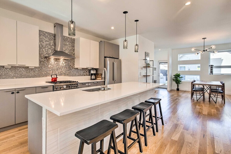 Building Photo - 3910 Stuart St