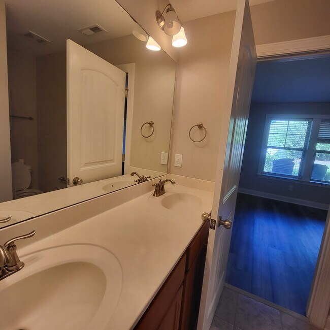 Building Photo - 513 Portstewart Dr