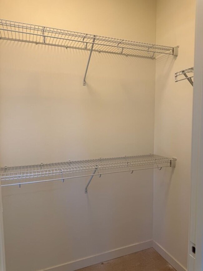 Building Photo - Duplex in CDA !