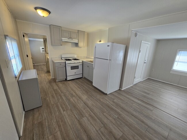 Building Photo - 2013 Palm St