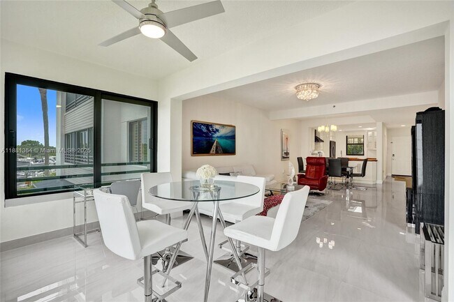 Building Photo - 925 Oak Harbour Dr