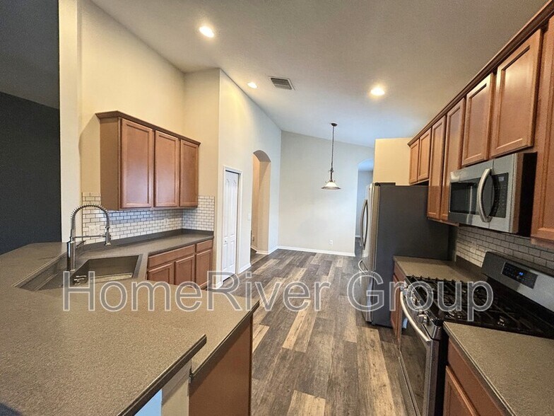 Building Photo - 5221 Clover Mist Dr