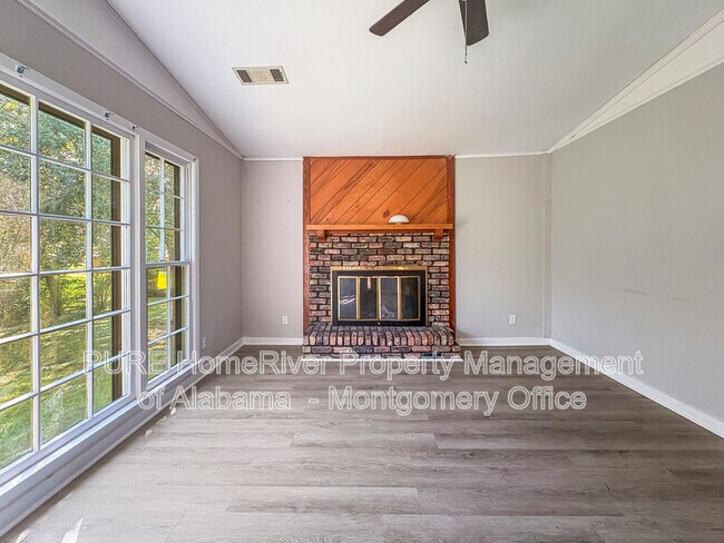 Building Photo - 1701 Longmeadow Dr