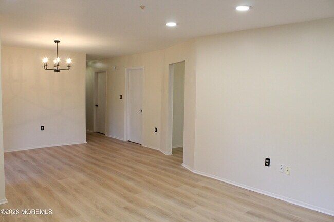 Building Photo - 7 Pine Cluster Cir