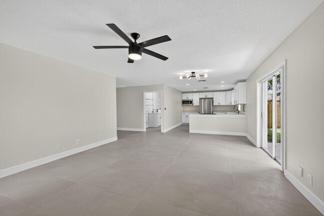 Building Photo - 1135 Staghorn St