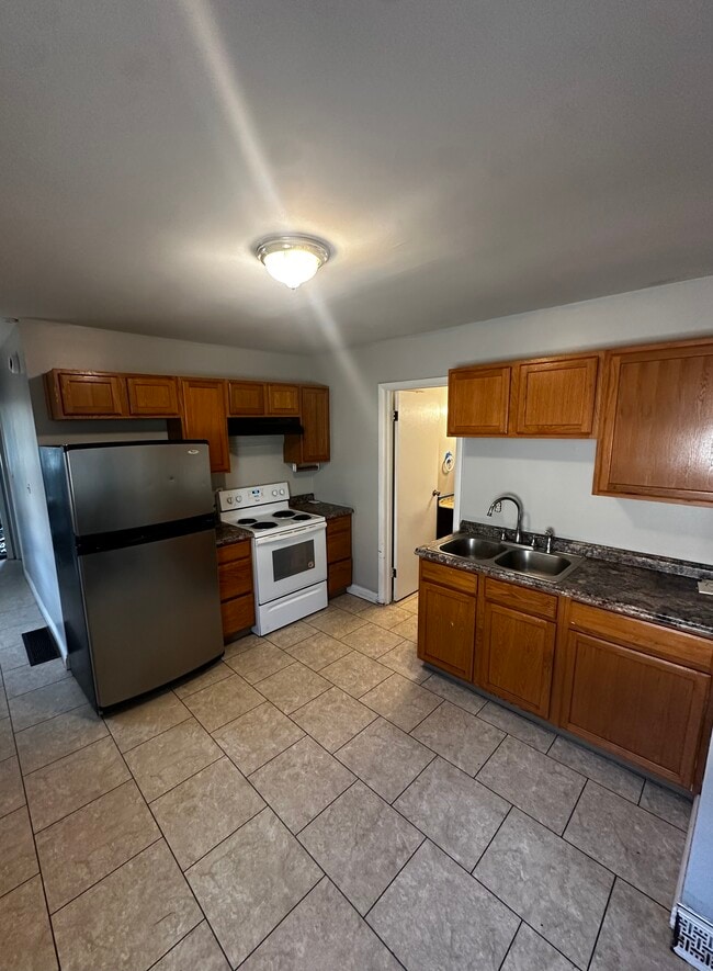 Building Photo - 46-48 W Main St