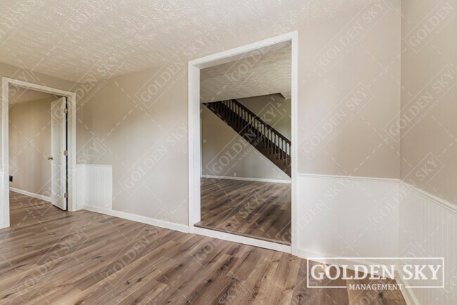 Building Photo - 306 N Mulberry St