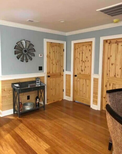 Building Photo - 1142 Victoria Rd