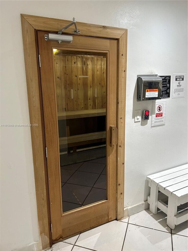 Building Photo - 100 Bayview Dr