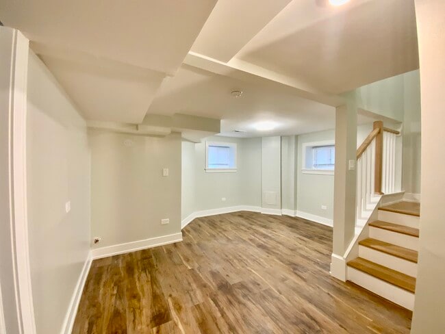 Building Photo - 3014 N California Ave