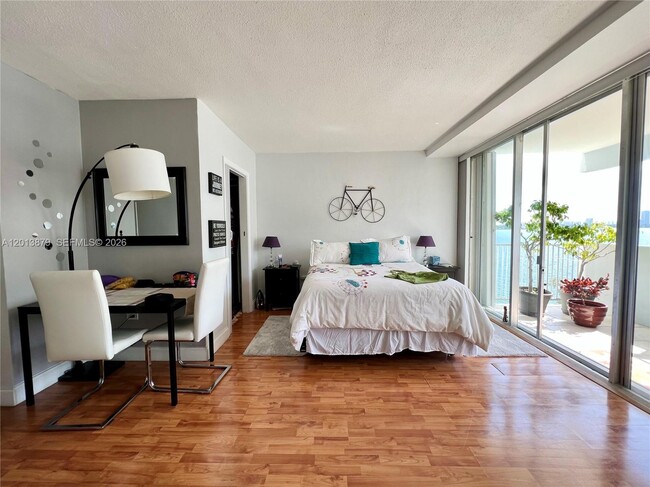 Building Photo - 7545 E Treasure Dr