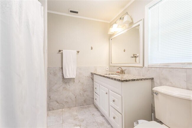 Building Photo - 2198 Oak Grove Dr
