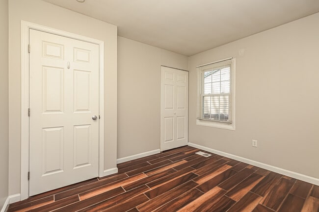 Building Photo - 1240 Berwald Dr