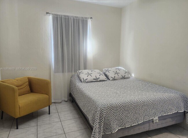 Building Photo - 11220 NE 11th Pl