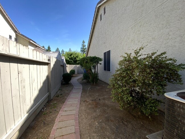 Building Photo - 1372 Chennault Ave
