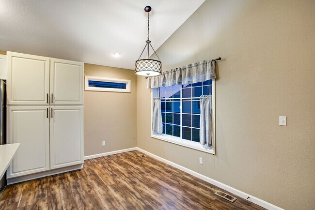 Building Photo - Stunning Updated Patio Home in Highland Me...