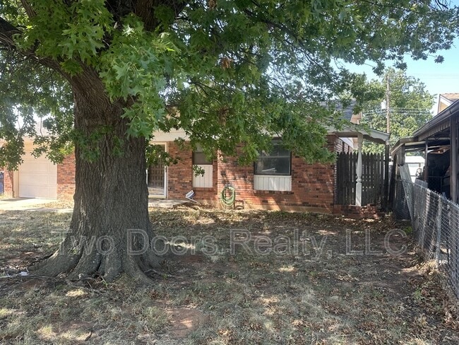 Building Photo - 729 NE 37th St