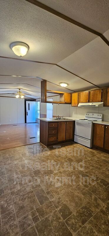 Building Photo - 3103 Cedarvale Rd