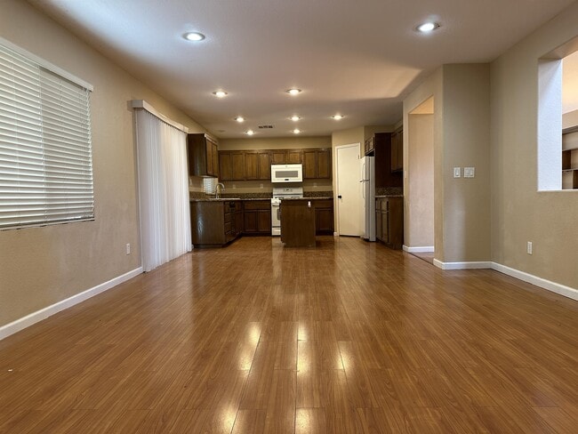 Building Photo - 5537 Spruce Hill Ct