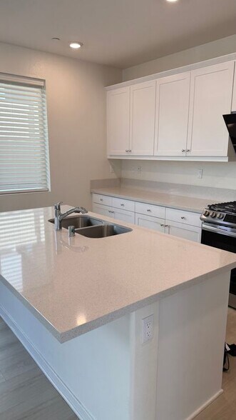 Building Photo - 3098 Acebo Dr