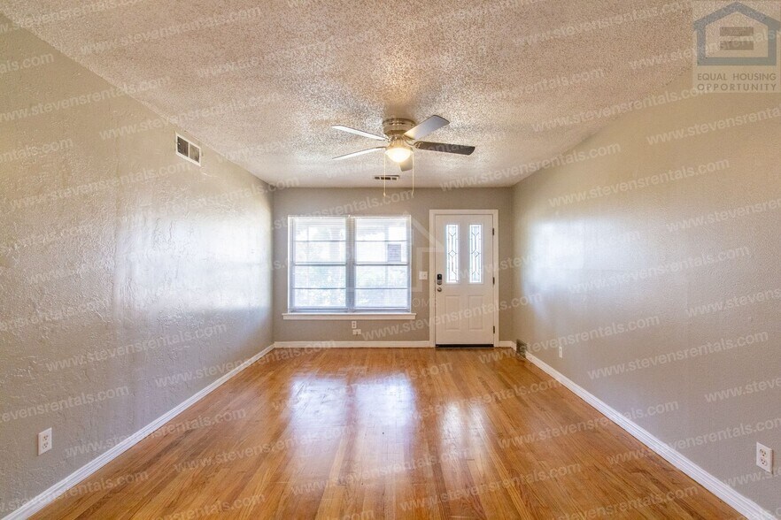 Building Photo - 2205 NW Smith Ave