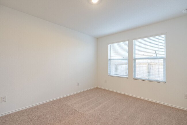 Building Photo - Stunning 3 bedroom, 2 bathroom home in Kyle!!!