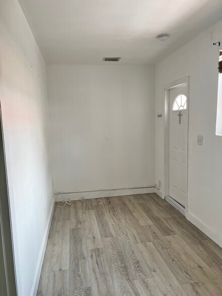 Living/dining - 13200 SW 49th St