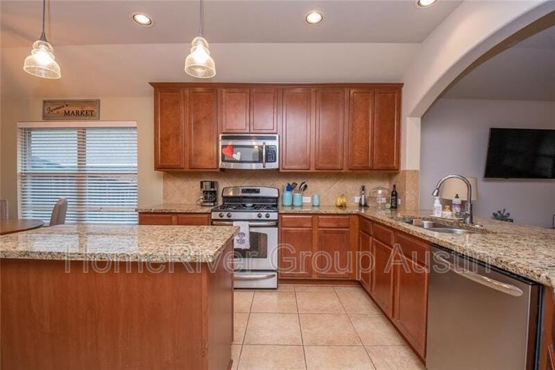 Building Photo - 4235 Fairmeadow Dr