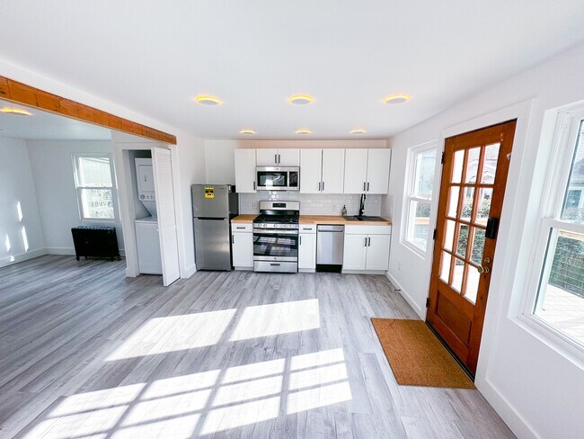 Building Photo - 23 Hewson Ave