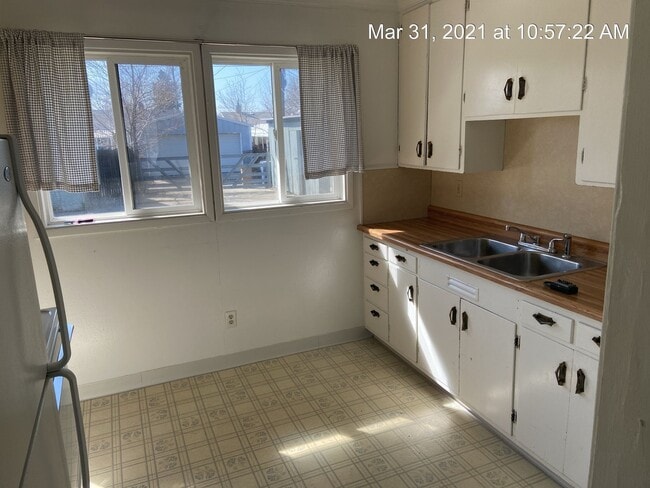 Building Photo - Northtown Area Home