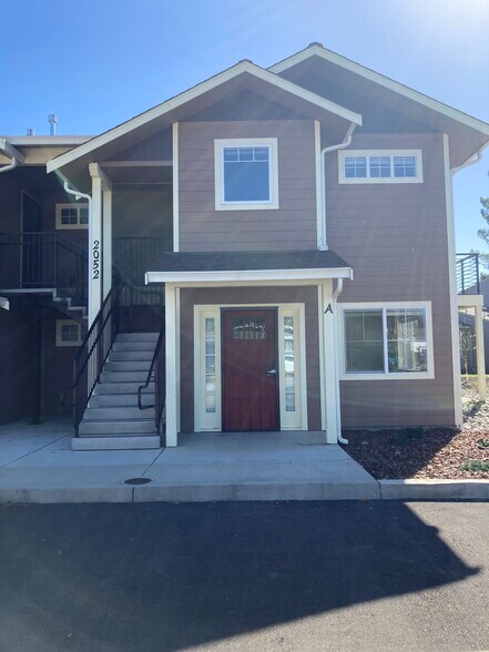 Primary Photo - 2052 Smith Ln