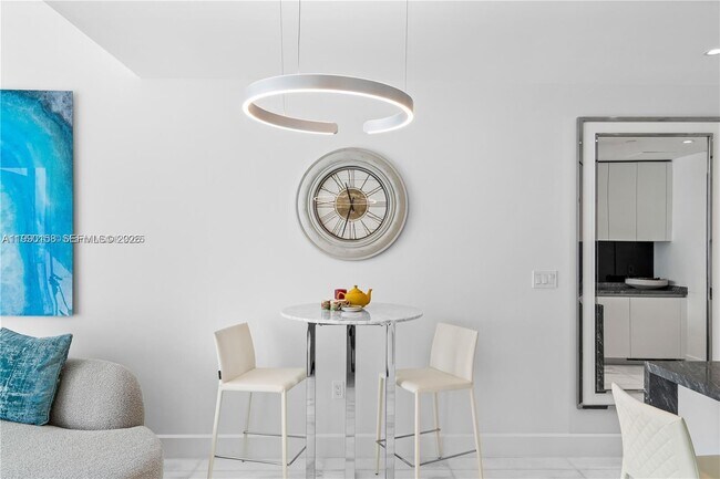 Building Photo - 700 NE 26th Terrace