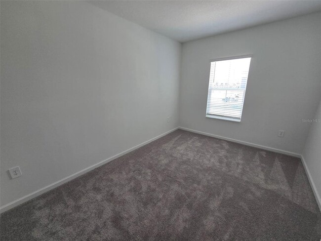 Building Photo - 3070 Chantilly Dr