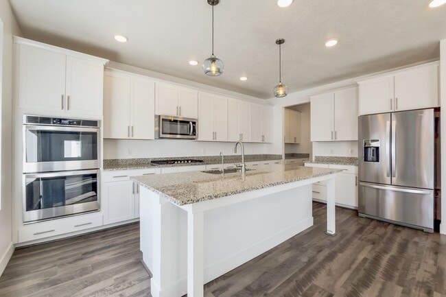 Building Photo - Spacious 4 Bed, 3.5 Bath Pet-Friendly Home with Central Air & 2-Car Garage! - Available NOW!