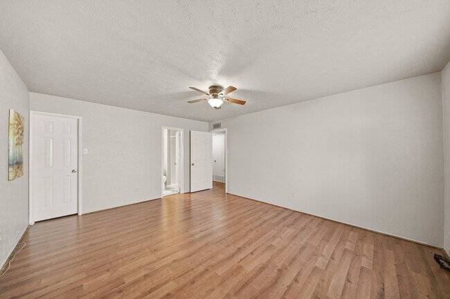 Building Photo - 2205 Hilton Head Dr