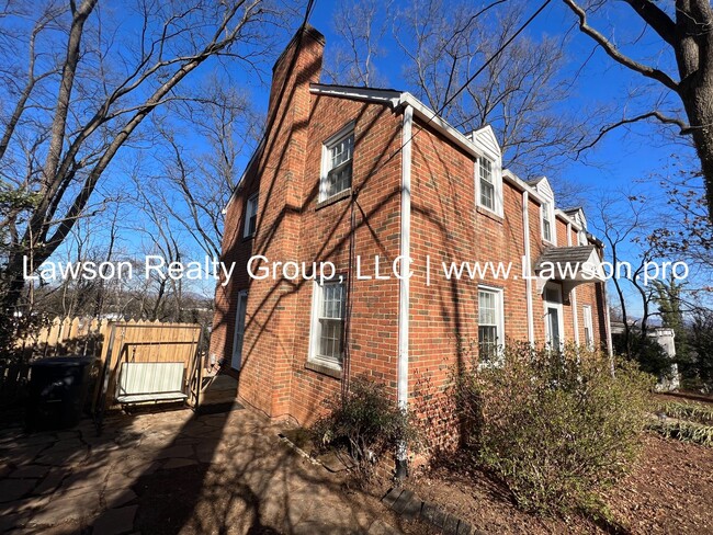 Building Photo - Charming Brick Colonial in South Roanoke