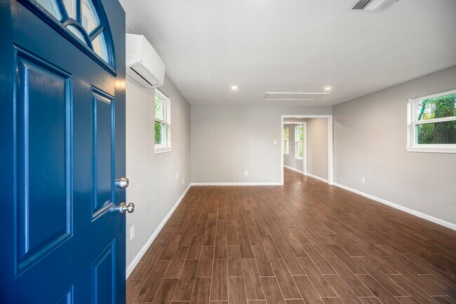 Building Photo - 628 Foster St