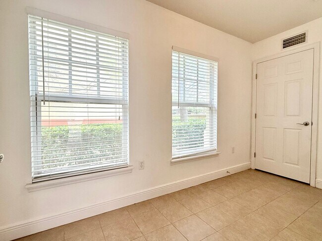 Building Photo - Perfect balance of space, style & easy living - 2Bedrooms 2.5Bath in Clearwater!
